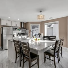 *Riverview*Walk to Falls*Newly Renovated*6 BDRMS*