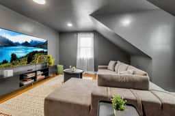 *Central location*Clean*Parking*