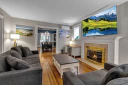*Close to the Falls*Big Historic Home*A/C*Parking*