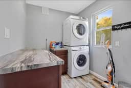 *Perfect Vacation* Cozy Lancaster Village Bungalow