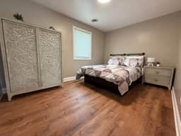 *Riverview*Walk to Falls*2 BR Renovated*2nd floor