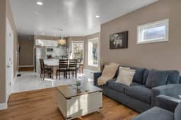 *Riverview*Walk to Falls*2BDRM*Renovated*1st floor