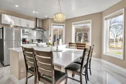 *Riverview*Walk to Falls*2BDRM*Renovated*1st floor