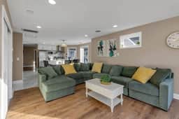 *Riverview*Walk to Falls*Newly Renovated*2nd floor