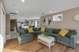 *Riverview*Walk to Falls*Newly Renovated*6 BDRMS*