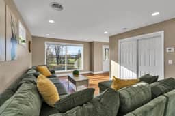 *Riverview*Walk to Falls*Newly Renovated*6 BDRMS*