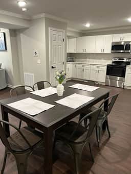 *Spacious 3 bed/3 bath apartment near airport/UB*