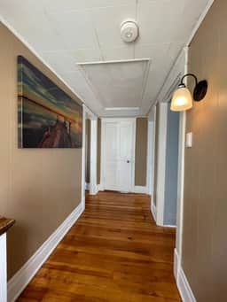♥3 bdrm Niagara Falls Home ♥ A/C♥ Hot Tub♥ Parking