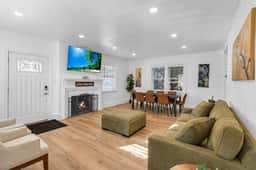 Beautiful 4BR Retreat Minutes from Niagara Falls