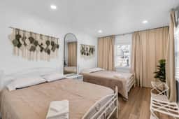 Beautiful 4BR Retreat Minutes from Niagara Falls