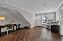 Modern 3 Bedroom, 3 Bath First-Floor Stay