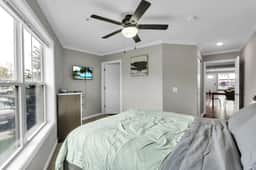 Modern 3 Bedroom, 3 Bath First-Floor Stay