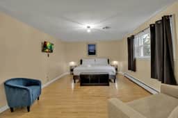 Private Sauna, Five King Beds, Parking