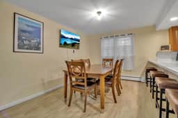 Private Sauna, Five King Beds, Parking