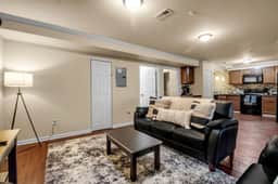 Spacious 3 bed/3 bath  Apartment No stairs