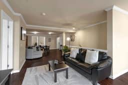 Spacious 3 bed/3 bath apartment near airport/UB