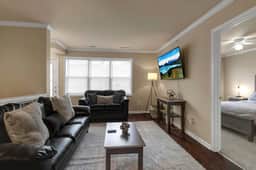 Spacious 3 bed/3 bath apartment near airport/UB