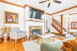 Spacious 4BR Near Niagara Falls | Great Location - Image 2