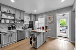 Walk to Falls l Huge l 6 BDRM l 3.5 Bath l Remodel