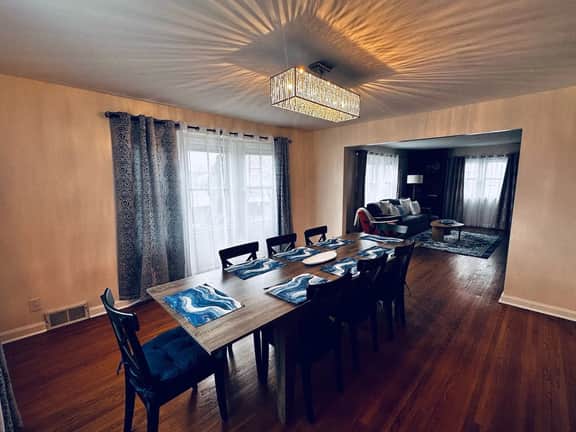 *Central location*Clean*Parking*2BDRM*A/C