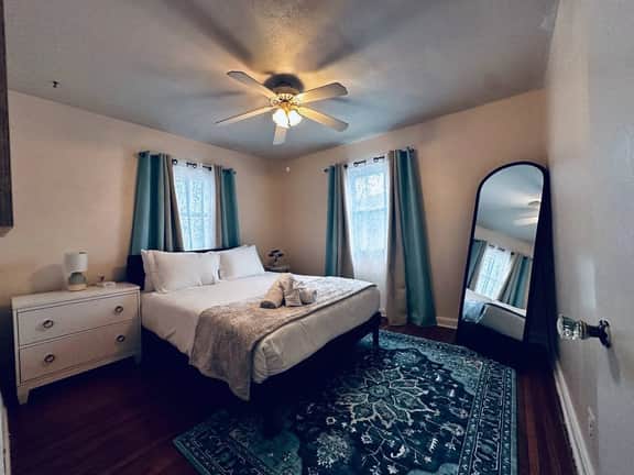 *Central location*Clean*Parking*2BDRM*A/C