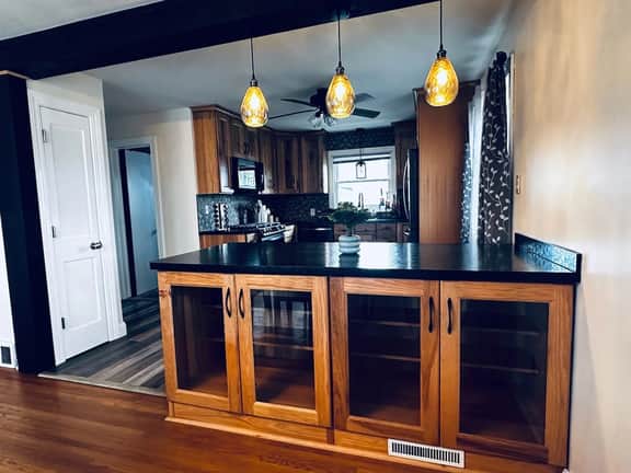 *Central location*Clean*Parking*2BDRM*A/C