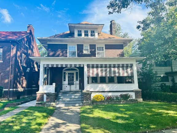 *Close to the Falls*Big Historic Home*A/C*Parking*
