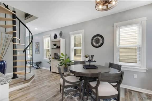 *Perfect Vacation* Cozy Lancaster Village Bungalow
