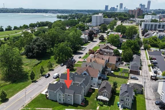 *Riverview*Walk to Falls*2BDRM*Renovated*1st floor