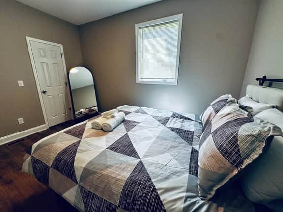*Riverview*Walk to Falls*2BDRM*Renovated*1st floor