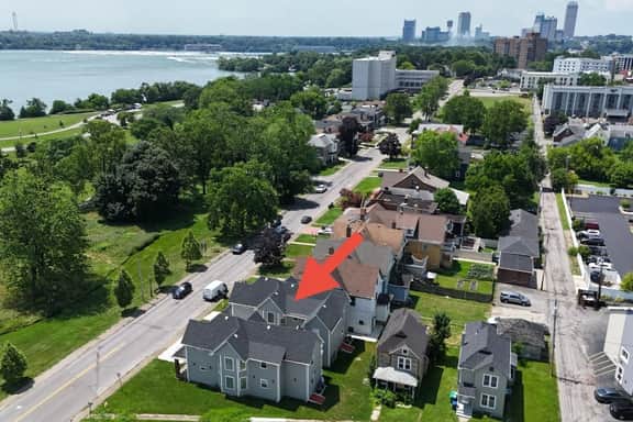 *Riverview*Walk to Falls*Newly Renovated*2nd floor
