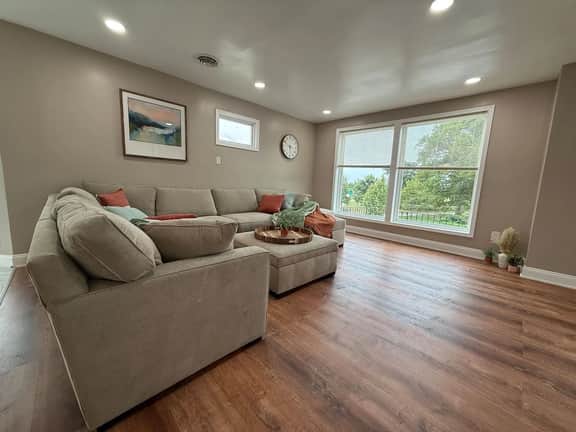 *Riverview*Walk to Falls*Newly Renovated*4 BDRMS*
