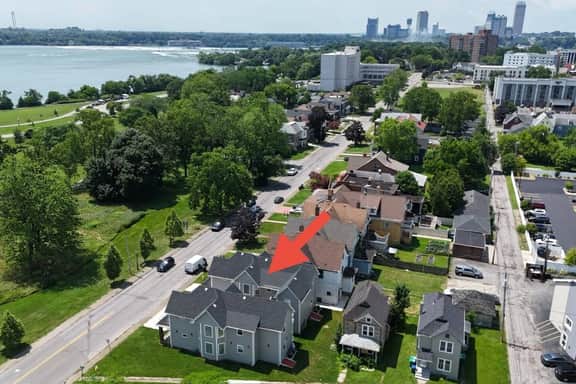 *Riverview*Walk to Falls*Newly Renovated*6 BDRMS*