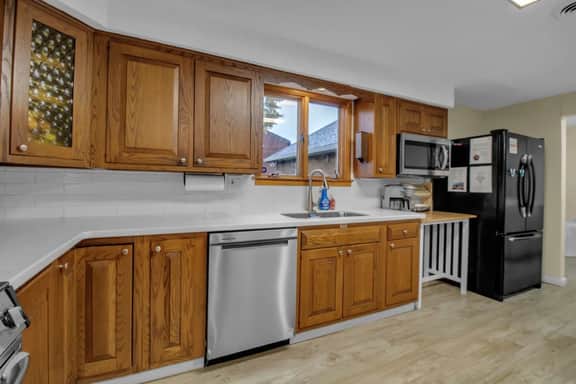Private Sauna, Five King Beds, Parking