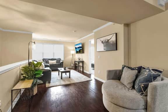 Spacious 3 bed/3 bath apartment near airport/UB