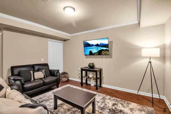 Spacious 3 bed/3 bath  Apartment No stairs