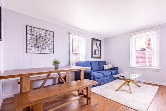Spacious 4BR 2 Bath Apartment near Niagara Falls