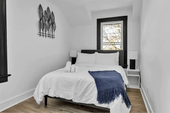 Stylish 4BR Home | Mins to Falls & All Attractions