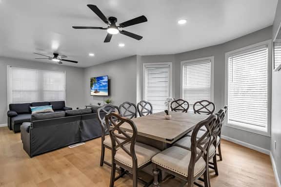 Walk to Falls l Huge l 6 BDRM l 3.5 Bath l Remodel