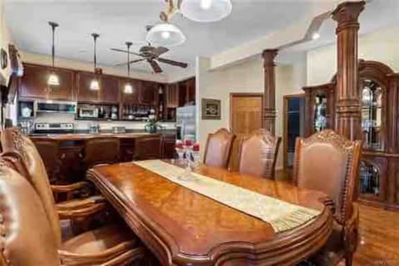 Very Spacious 4 Bedroom & 4 baths Niagara Falls