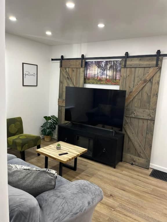 Updated 4BR Near Niagara Falls | Smart Value Stay - Image 3