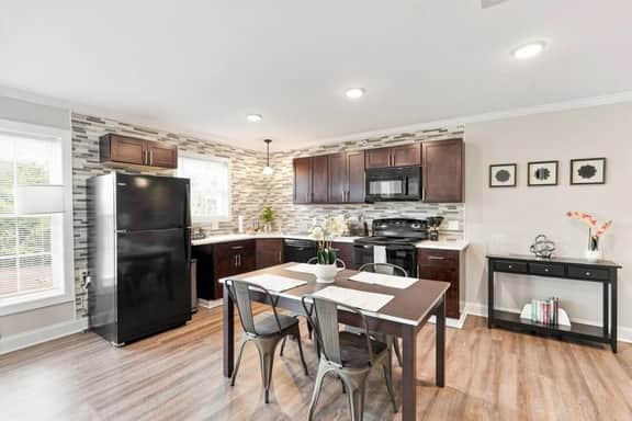 Spacious Modern 4BR/4BA First-Floor Accessible - Image 5