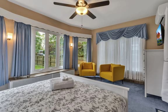*Close to the Falls*Big Historic Home*A/C*Parking*
