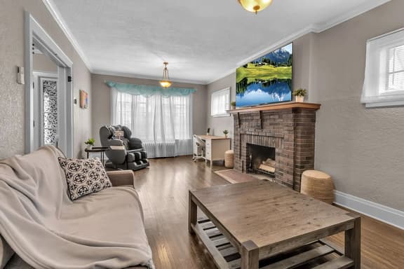 *New*Close to Falls*Beautiful*Spacious*Parking*A/C
