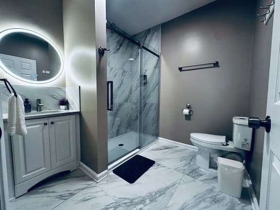 *Riverview*Walk to Falls*Newly Renovated*4 BDRMS*