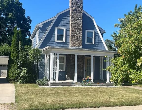 Beautiful 4BR Retreat Minutes from Niagara Falls