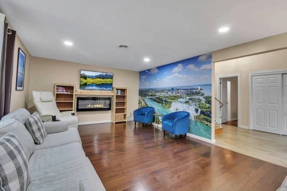 Private Sauna, Five King Beds, Parking