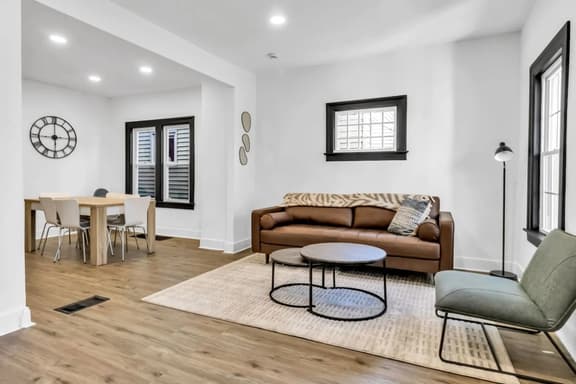 Stylish 4BR Home | Mins to Falls & All Attractions