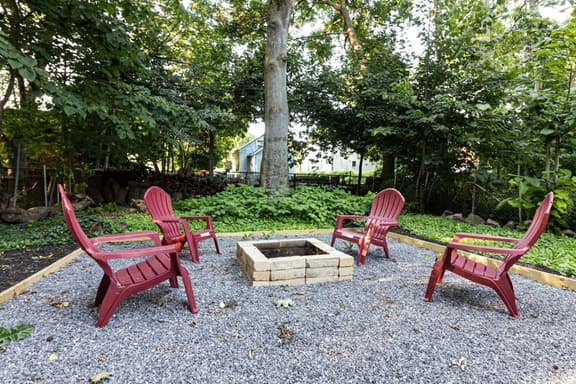 Updated 4BR Near Niagara Falls | Smart Value Stay