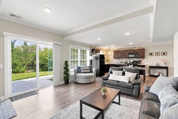 Spacious Modern 4BR/4BA First-Floor Accessible - Image 1